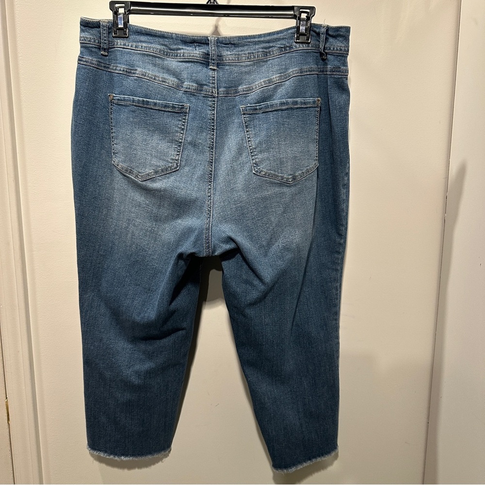 Women's Mid Blue Cropped Stretch Jeans with Frey at bottom 18W - Picture 7 of 8